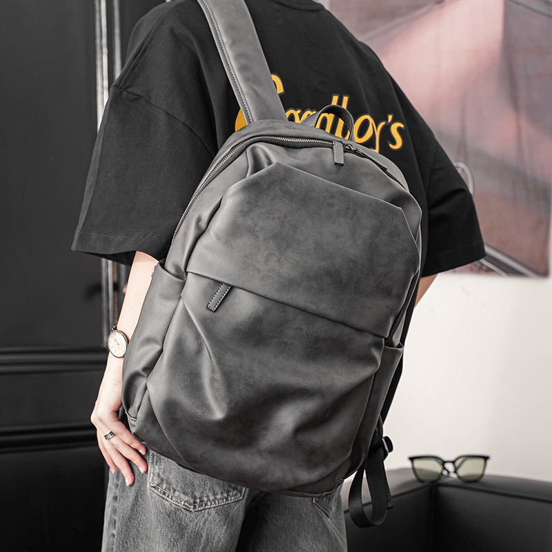 Sac à Dos Gris Mat pour Homme – Un Design Moderne et Pratique
Un accessoire raffiné pour les professionnels et les aventuriers urbains