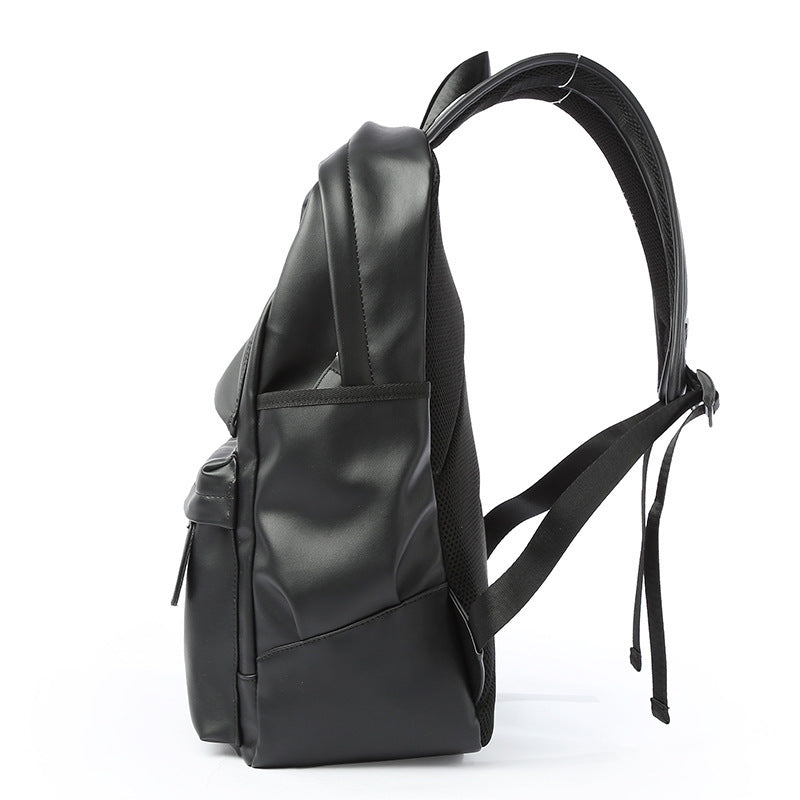 un sac à dos décontracté, conçu spécialement pour les hommes actifs à la recherche d’un accessoire robuste et stylé.