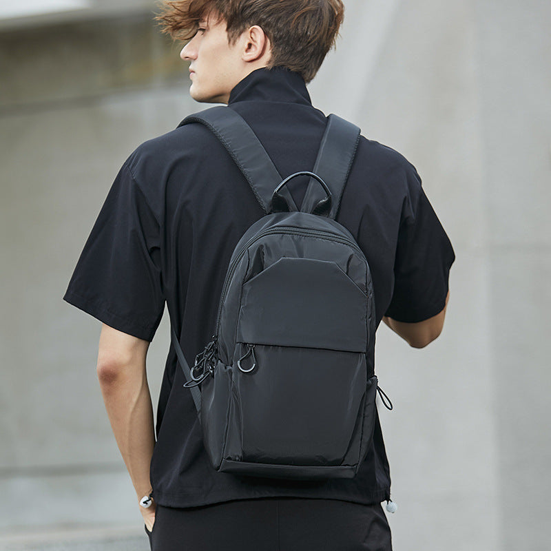 Sac à Dos Antivol en Tissu Oxford – Petit Format, Grande Performance
Un design raffiné et une protection optimale pour le quotidien
Un sac compact et ultra fonctionnel
Optez pour ce sac à dos business unisexe, conçu pour ceux qui recherchent un accessoire pratique, léger et sécurisé. Avec sa capacité inférieure à 20 litres, il est idéal pour transporter vos essentiels sans encombrement, tout en offrant une protection avancée contre l’humidité, l’usure et le vol.