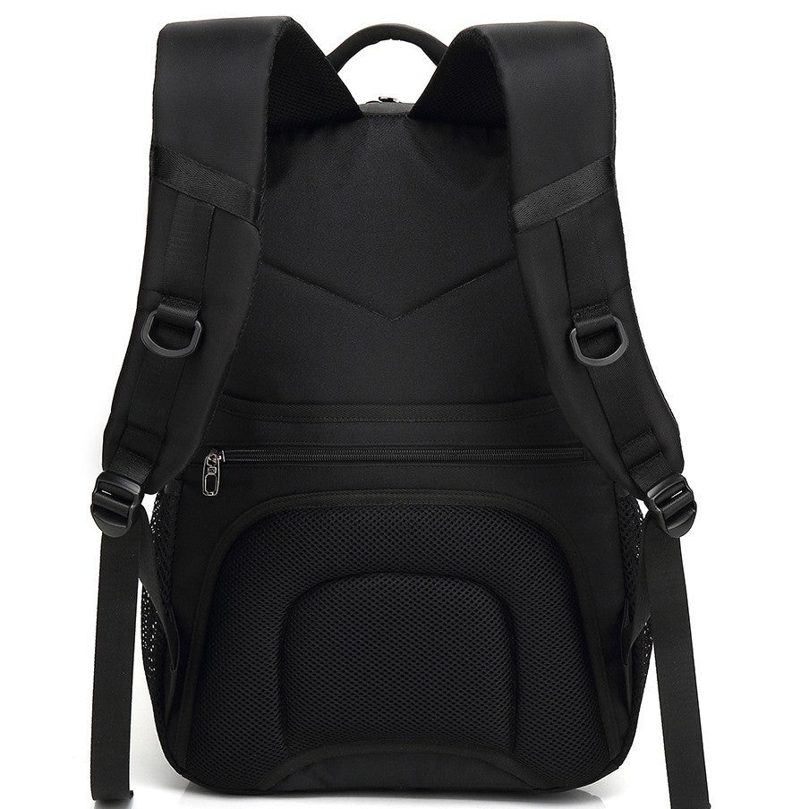 Sac à Dos Business et Voyage – Léger, Résistant et Fonctionnel
Un sac conçu pour les professionnels, les voyageurs et les citadins actifs
Un design sécurisé et ergonomique pour une utilisation quotidienne
Découvrez ce sac à dos polyvalent et sécurisé, conçu pour les professionnels et voyageurs modernes. Son design épuré et ergonomique en tissu Oxford premium assure une résistance maximale à l'usure, tout en restant léger et respirant pour un confort optimal.
