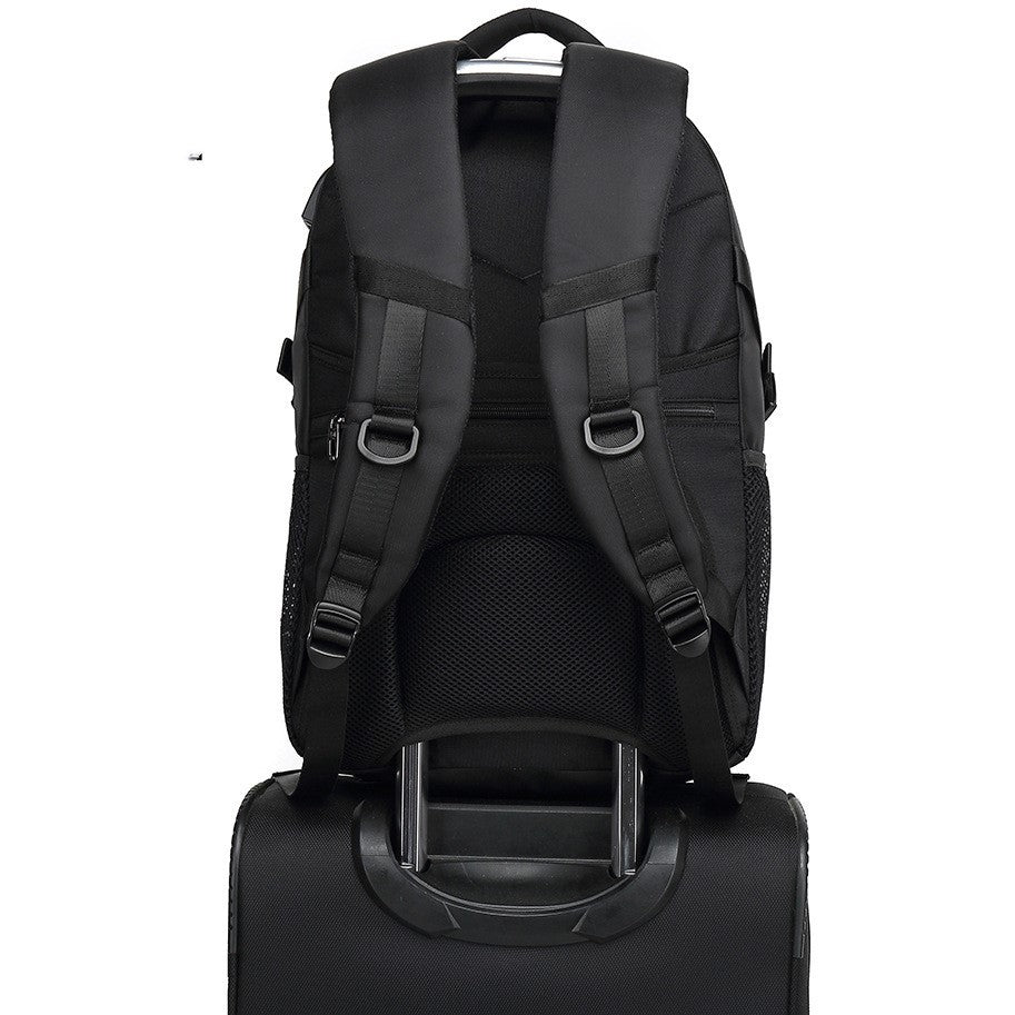 Sac à Dos Business et Voyage – Léger, Résistant et Fonctionnel
Un sac conçu pour les professionnels, les voyageurs et les citadins actifs
Un design sécurisé et ergonomique pour une utilisation quotidienne
Découvrez ce sac à dos polyvalent et sécurisé, conçu pour les professionnels et voyageurs modernes. Son design épuré et ergonomique en tissu Oxford premium assure une résistance maximale à l'usure, tout en restant léger et respirant pour un confort optimal.