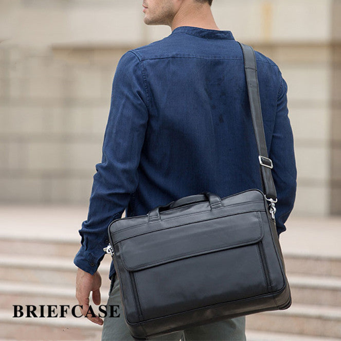 Sac à Bandoulière en Cuir Noir – Élégance Minimaliste