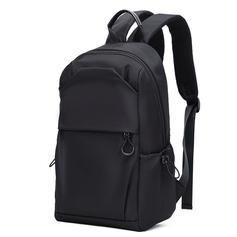 Sac à Dos Antivol en Tissu Oxford – Petit Format, Grande Performance
Un design raffiné et une protection optimale pour le quotidien
 Un sac compact et ultra fonctionnel
Optez pour ce sac à dos business unisexe, conçu pour ceux qui recherchent un accessoire pratique, léger et sécurisé. Avec sa capacité inférieure à 20 litres, il est idéal pour transporter vos essentiels sans encombrement, tout en offrant une protection avancée contre l’humidité, l’usure et le vol.